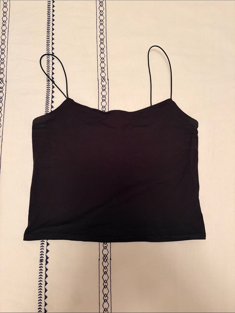 gaze Black Spaghetti-Strap Cropped Cami